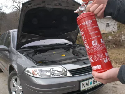 gasilni aparat za avtomobile, gasilnik