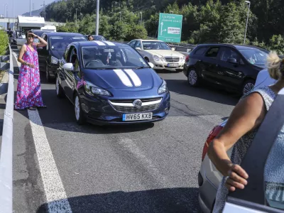 - 28.08.2016 - Gorenjska avtocesta - 10km prometni zastoj pred mejnim prehodom Karavanke na Jesenicah  //FOTO: Jaka Gasar