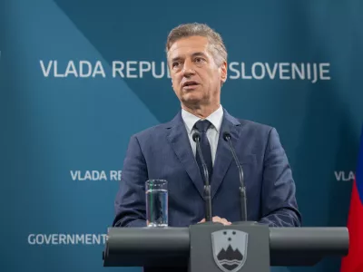 Ljubljana, vlada.Novinarska konferenca ob tretji obletnici dela aktualne vlade, na kateri so sodelovali predsednik vlade Robert Golob, ministrica za kulturo Asta Vrecko in minister za gospodarstvo, turizem in sport Matjaz Han.