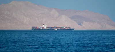 Hormuška ožina je pomembna za svetovne trgovske poti. 