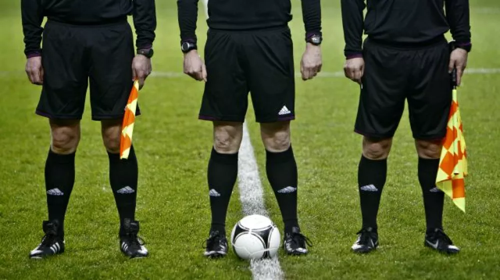 - ilustrativna fotografija - nogomet - nogometni sodnik - nogometna žoga//FOTO: Tomaž Skale