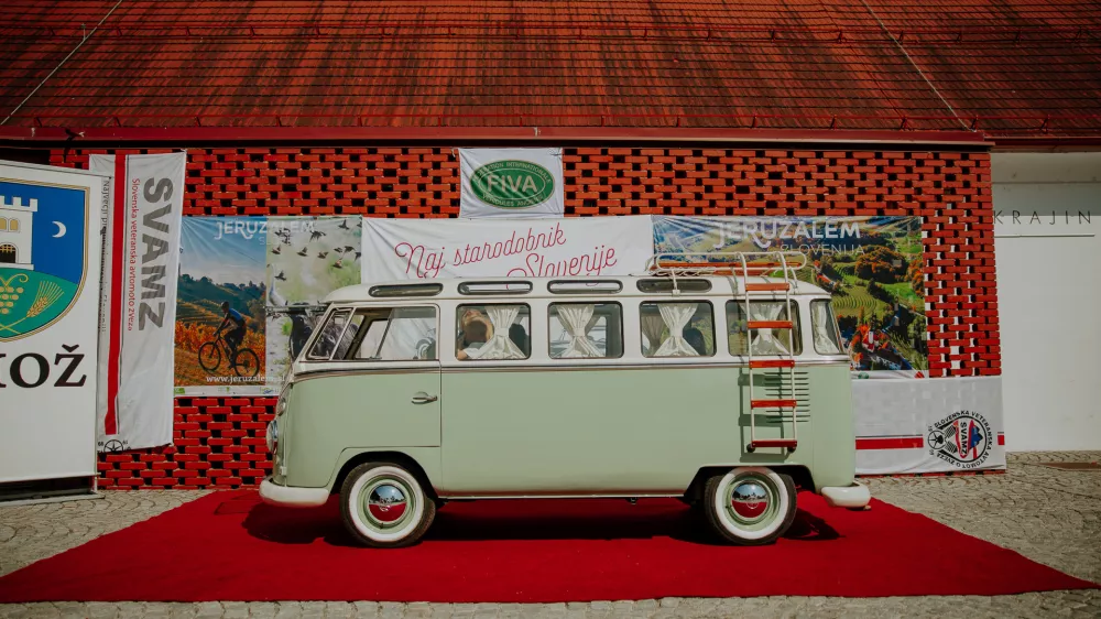 Nagrado publike, tako imenovani best of show, je dobil volkswagen T1 v različici Samba Bus' ki je k nam pri&scaron;el iz Brazilije. / Foto: Anej Ferko