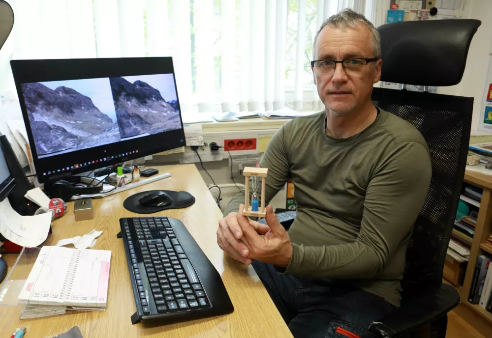 15.04.2025 - geografski in&scaron;titut Anton Melik, ledeniki, Miha Pav&scaron;ek, Foto: Tomaž Skale  / Foto: 