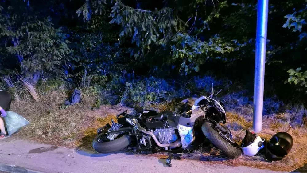 Nekaj dni po hudi nesreči je motorist v bolni&scaron;nici umrl. / Foto: Pgd Steklarna Roga&scaron;ka Slatina