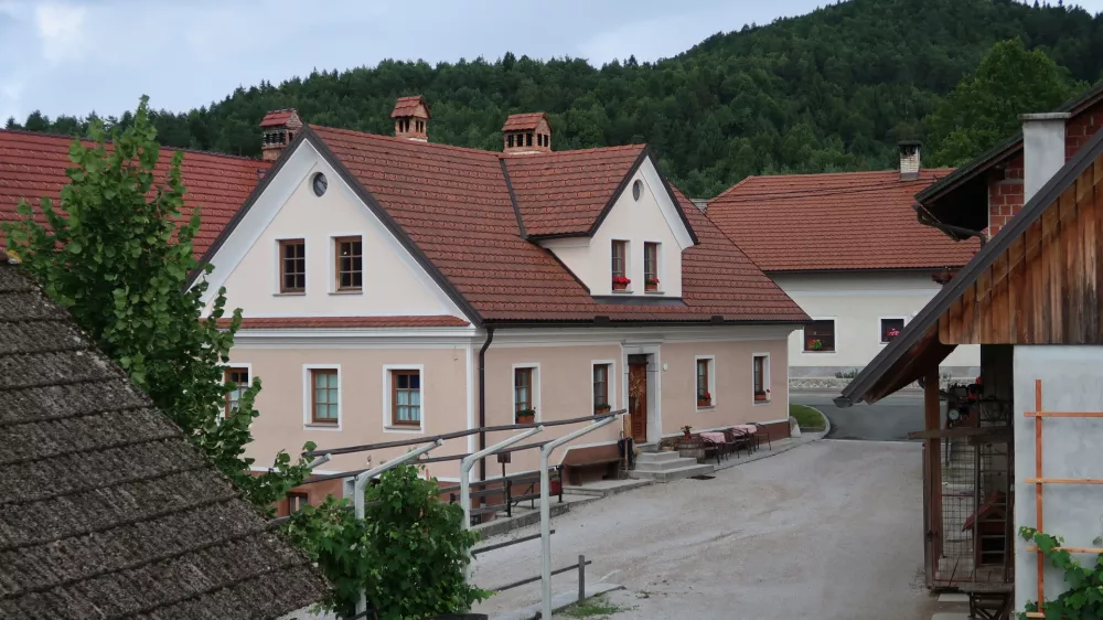 Domačija Pr Markotovih v Sel&scaron;čku (Nad Cerknico), Notranjska hi&scaron;a, Nata&scaron;a Mele, obnovljena domačija, priznanje &Scaron;ole prenove / Foto: Nata&scaron;a Bucik Ozebek