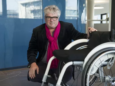 (GERMANY OUT) Firma OttoBock, Prothesen- und Rollstuhlhersteller, Gesch&auml;ftsf&uuml;hrer Hans Georg N&auml;der mit einem Rollstuhl im Science Center in Berlin (Photo by aslu/ullstein bild via Getty Images) / Foto: Ullstein Bild