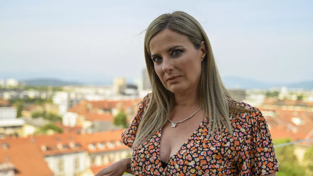 - 20.06.2023 &ndash; Irena Svetek, pisateljica in scenaristka televizijskih serij  //FOTO: Nik Erik Neubauer / Foto: Nik Erik Neubauer