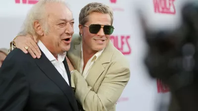 Zlatko Burić in Brad Pitt septembra lani na premieri filma&nbsp;Wolfs (Volkovi).&nbsp;/ Foto: Nina Prommer via Profimedia