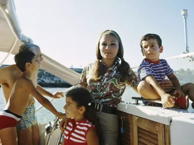 Pred islamsko revolucijo leta 1979 so iranske ženske, zlasti v urbanih sredi&scaron;čih, kot je Teheran, uživale precej&scaron;njo svobodo pri izbiri oblačil. Foto: youtube