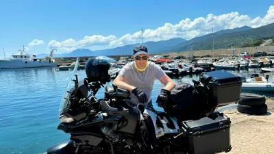 Znani slovenski glasbenik za abrahama na motorju prevozil 6500 kilometrov