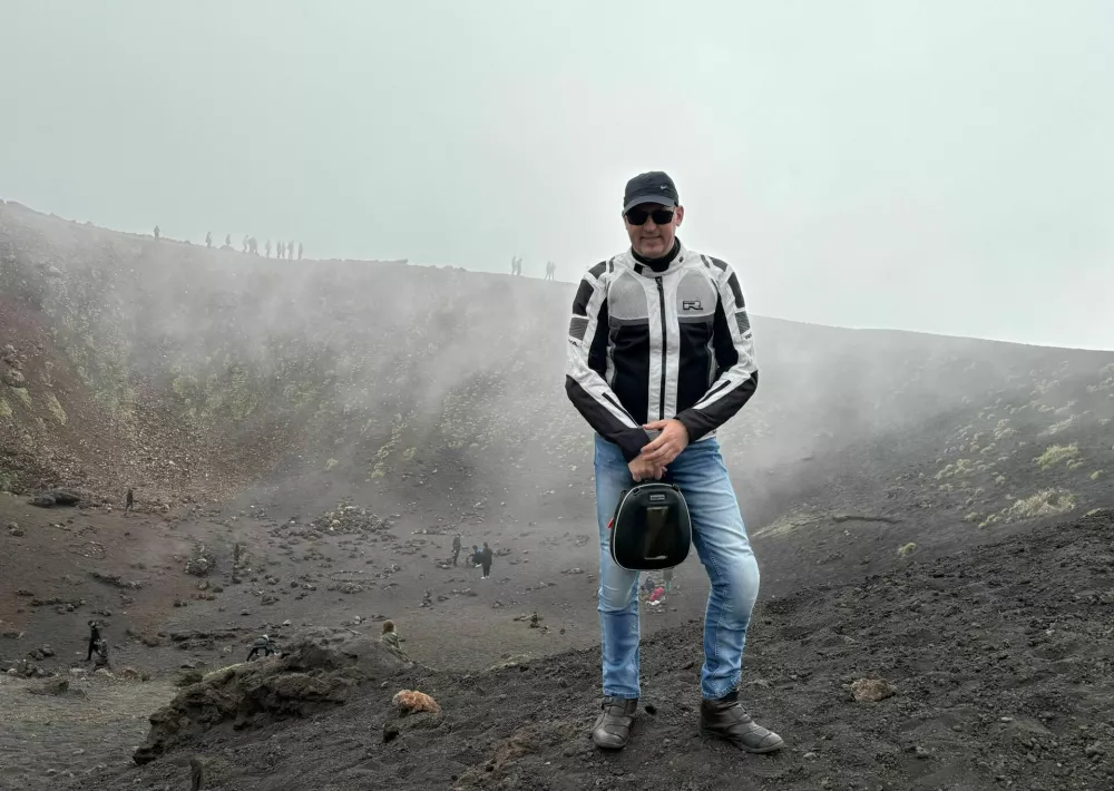 Znani slovenski glasbenik za abrahama na motorju prevozil 6500 kilometrov