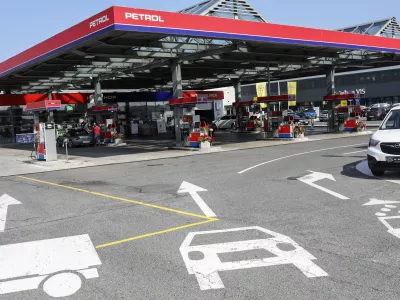 - 01.10.2020 &ndash; Bencinski servis Petrol Celov&scaron;ka cesta - prosto določanje cen naftnih derivatov od 1.oktobra 2020 - bencinska črpalka - cene goriv  //FOTO: Jaka Gasar
