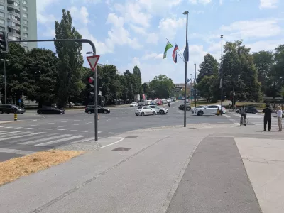 Trčenje vozil na križi&scaron;ču Vilharjeve in Topni&scaron;ke.