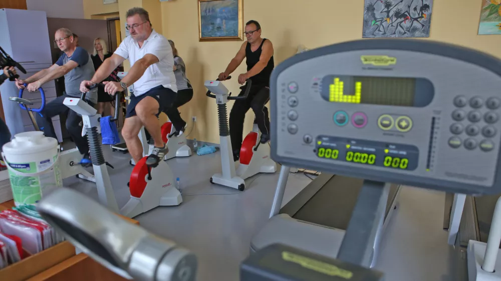 - prostor namenjen rehabilitaciji pacientov &ndash; ambulantna kardiolo&scaron;ka rehabilitacija &ndash; bolni&scaron;ka soba - zdravstvo- 16.11.2017 &ndash; Univerzitetni klinični center UKC Ljubljana in ZZZS - skupna novinarska konferenca - uvedba novega programa ambulantne kardiolo&scaron;ke rehabilitacije v UKC Ljubljana in Sloveniji namenjen bolnikom po uspe&scaron;no zaključenem akutnem zdravljenju srčnega infarkta v bolni&scaron;nici. //FOTO: Tomaž Skale