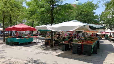 Če&scaron;nje, ljubljanska tržnica, sadje, branjevec, branjevka.