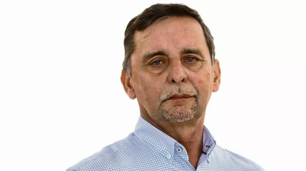 Miran Lesjak- Redakcija Dnevnik 2024 - portreti za komentarje in kolumne - kolumnisti - komentatorji &ndash; novinarji - portret //FOTO: Luka Cjuha