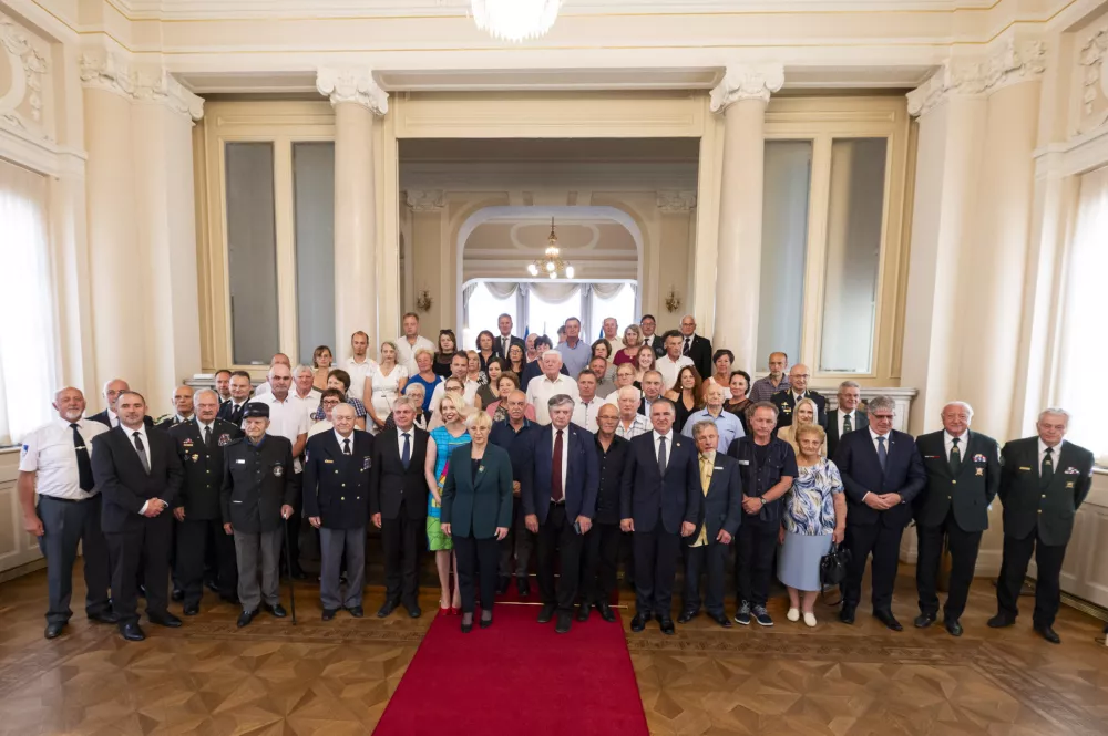 Ljubljana, predsedniska palaca.Sprejem za svojce padlih pripadnikov Teritorialne obrambe, ministrstva za notranje zadeve in civilnih zrtev ter ranjenih v vojni za Slovenijo pri predsednici republike Natasi Pirc Musar.