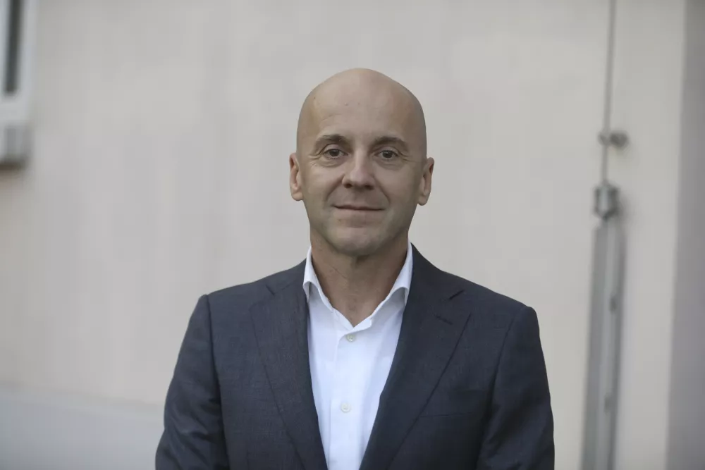 direktor podjetja Structum Mitja Čotar- 21.09.2023 - 23. Slovenska GAZELA 2023 &ndash; regijski izbor najbolj&scaron;ih najhitreje rastočih podjetij v organizaciji časnika Dnevnik &ndash; razglasitev Primorsko-notranjske gazele 2023 v Pivki //FOTO: Luka Cjuha