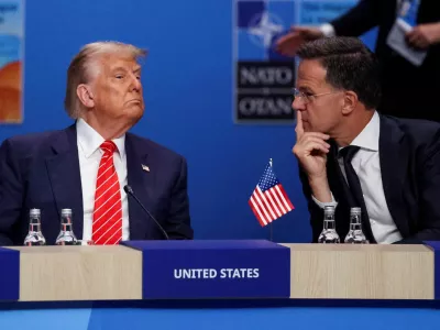 U.S. President Donald Trump and NATO Secretary General Mark Rutte attend a meeting of the North Atlantic Council (NAC) during a NATO summit in The Hague, Netherlands June 25, 2025. REUTERS/Toby Melville   TPX IMAGES OF THE DAY / Foto: Toby Melville