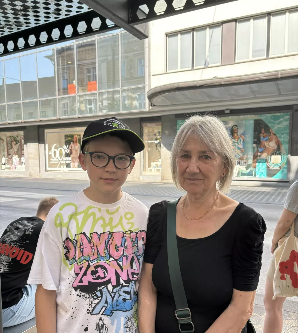 Je na avtobusu prevroče? Kaj pravijo potniki?