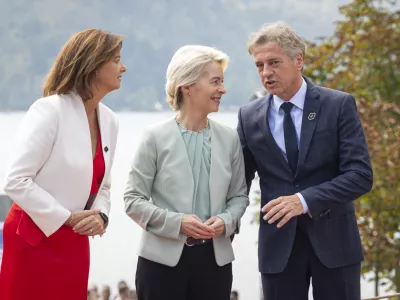 Bled.Blejski strateski forum.Prihodi gostov na 19. BSF.Ministrica za zunanje in evropske zadeve Tanja Fajon, predsednica Evropske komisije Ursula von der Leyen in predsednik vlade Robert Golob.