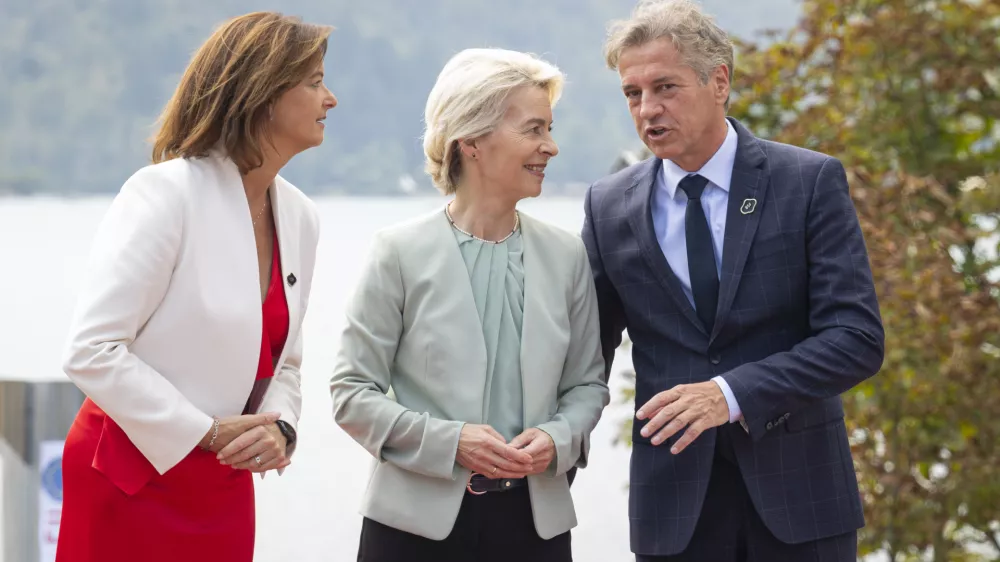 Bled.Blejski strateski forum.Prihodi gostov na 19. BSF.Ministrica za zunanje in evropske zadeve Tanja Fajon, predsednica Evropske komisije Ursula von der Leyen in predsednik vlade Robert Golob.