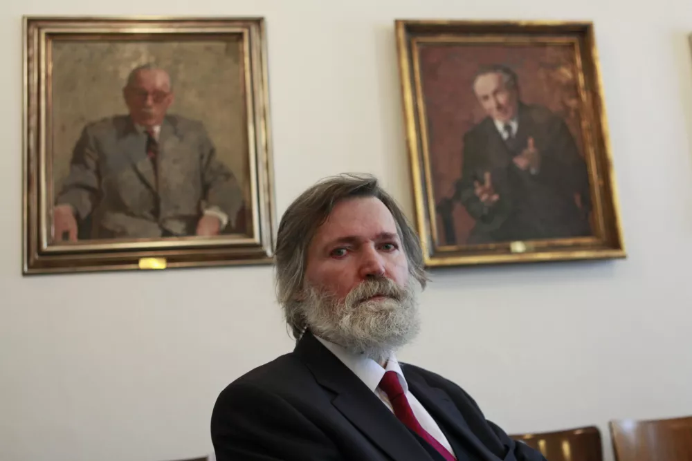 dr. Milček Komelj, umetnostni zgodovinar, pesnik, publicist in likovni kritik, predsednik najstarej&scaron;ega slovenskega znanstvenega in kulturnega dru&scaron;tva Slovenska matica//FOTO: Luka Cjuha