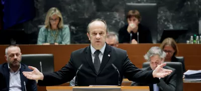 Ljubljana, DZ.Nadaljevanje izredne seje DZ, na kateri so obravnavali interpelacijo o delu in odgovornosti ministrice za notranje zadeve Tatjane Bobnar.Poslanec SDS Branko Grims.