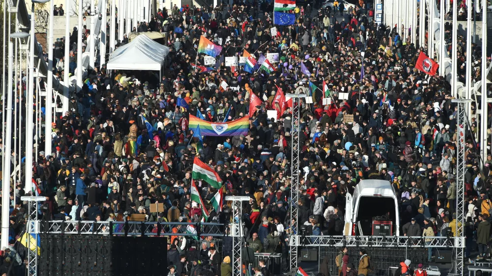 Jubilejna parada ponosa na piki policije