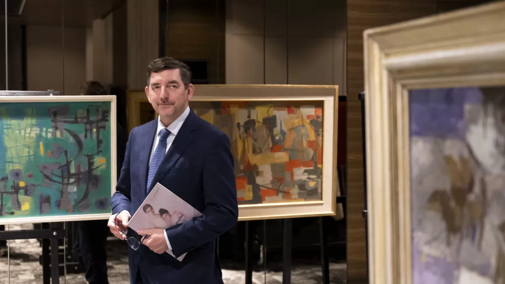 Slovenska umetnostUmetnineUmetni&scaron;ki trgAle&scaron; Musar7.12.2024 Dražba umetni&scaron;kih del v organizaciji galerije SLOART, hotel Grand Plaza.FOTO: Nik Erik Neubauer