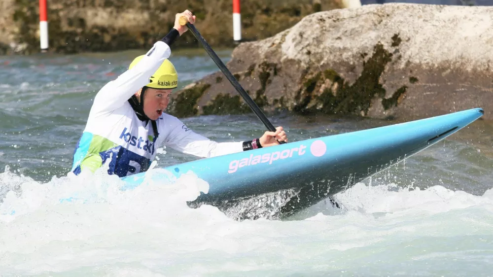 Eva Alina Hočevar, kajak