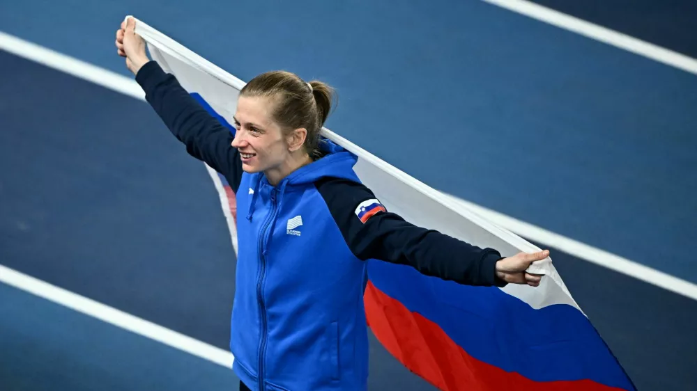 Athletics - World Athletics Indoor Championships - Nanjing Youth Olympic Sports Park, Nanjing, China - March 22, 2025 Slovenia's Tina Sutej celebrates after finishing second in the women's pole vault final REUTERS/Dylan Martinez