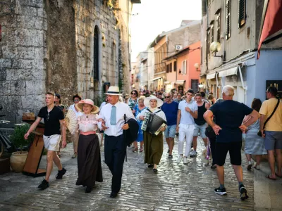 La Mula de Parenzo je interpretativni sprehodi med gledali&scaron;čem, glasbo in zgodbami. F TZ Poreč