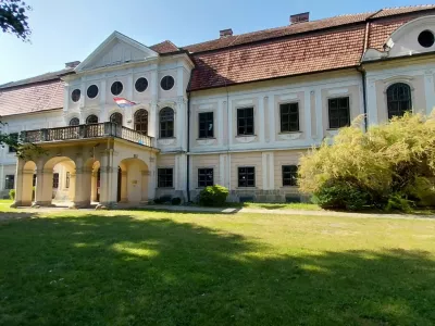 V pivski sobi dvorca Janković poleg piva in sira postrežejo tudi z mnogimi zanimivimi zgodbami in anekdotami iz pivovarskega sveta.