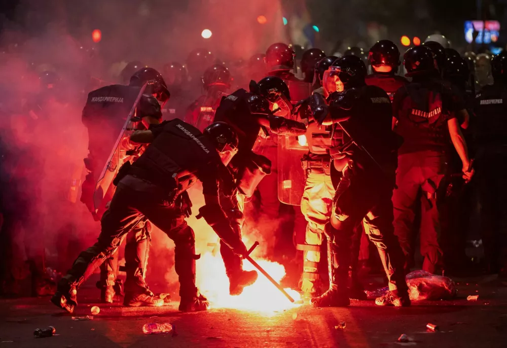 Law enforcement officers gather as a fire burns during an anti-government protest demanding snap elections, in Belgrade, Serbia, June 28, 2025. REUTERS/Marko Djurica