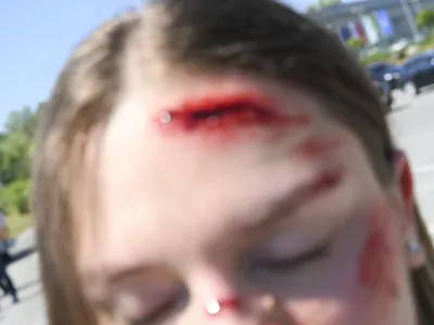 E - SKIROSKIRO SIMBOLIČNA FOTOGRAFIJAvarnost v prometu električni skiroprometna nesrečasmrt v prometupromettrčenjetrknasiljepo&scaron;kodbe glavepo&scaron;kodbaranakrinasilje nad ženskami14.05.2025 Novinarska konferenca: " Varno z e-skirojem "FOTO: Nik Erik Neubauer