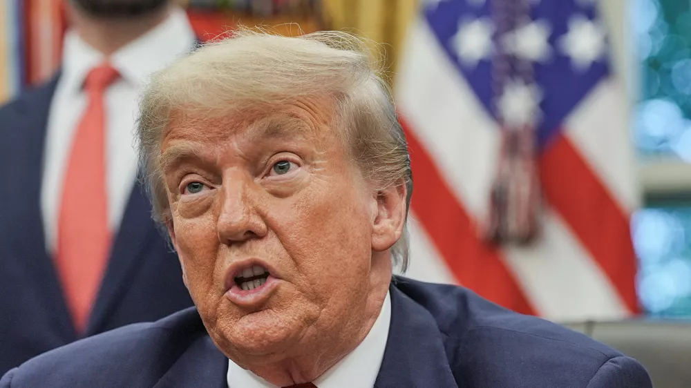 U.S. President Donald Trump speaks during a meeting with Democratic Republic of the Congo's Foreign Minister Therese Kayikwamba Wagner and Rwanda's Foreign Minister Olivier Nduhungirehe in the Oval Office at the White House in Washington D.C., June 27, 2025. REUTERS/Ken Cedeno