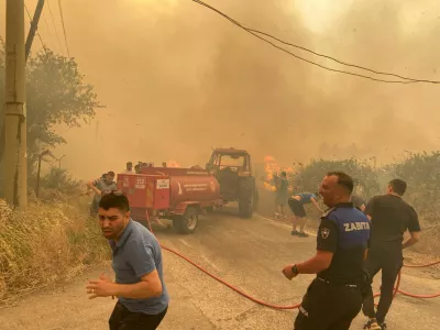 Firefighters and local residents respond to a wildfire in Menderes district of the Aegean city of Izmir, Turkey, June 29, 2025. Ihlas News Agency (IHA) via REUTERS ATTENTION EDITORS - THIS PICTURE WAS PROVIDED BY A THIRD PARTY. NO RESALES. NO ARCHIVES. TURKEY OUT. NO COMMERCIAL OR EDITORIAL SALES IN TURKEY.