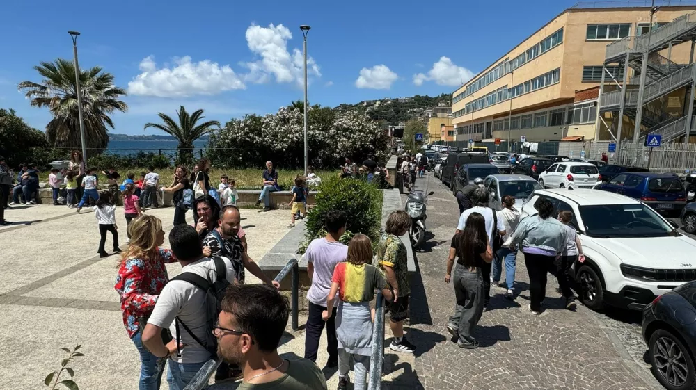 Prebivalce Neaplja je potres prestra&scaron;il tudi 13. maja letos. Foto: Profimedia