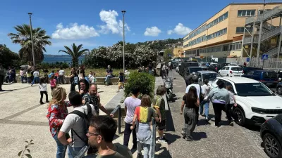 Prebivalce Neaplja je potres prestra&scaron;il tudi 13. maja letos. Foto: Profimedia