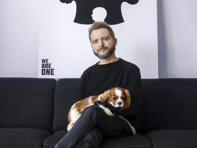 - 29.11.2023 &ndash; Tomato Ko&scaron;ir, grafični oblikovalec - mednarodno uveljavljen oblikovalec vizualnih komunikacij, //FOTO: Luka Cjuha