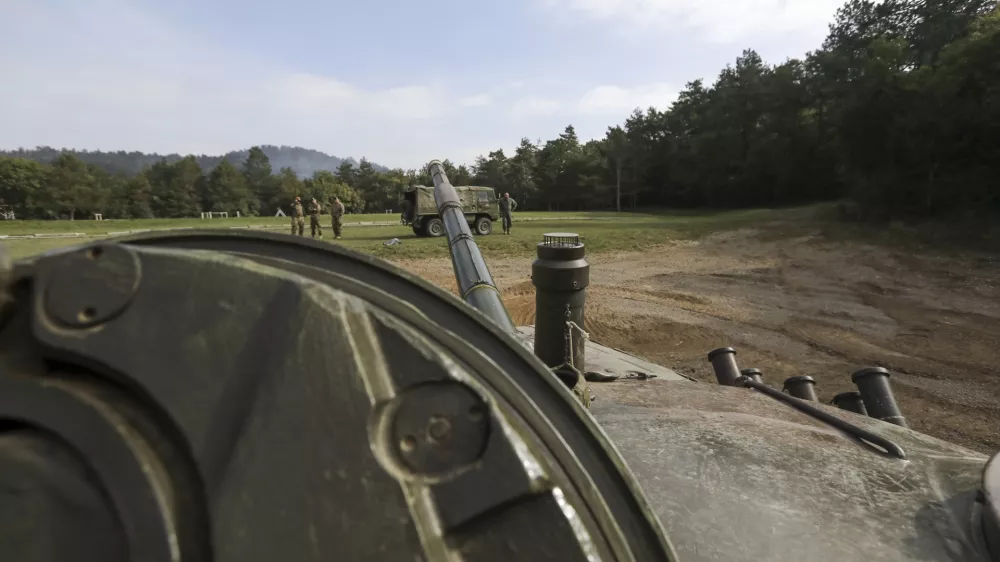 - Tank M-84 - bojno gosenično vozilo - 12.10.2023 - Slovenska vojska (SV) - oklepniki &ndash; bojna vozila - oborožitev //FOTO: Luka Cjuha / Foto: Luka Cjuha