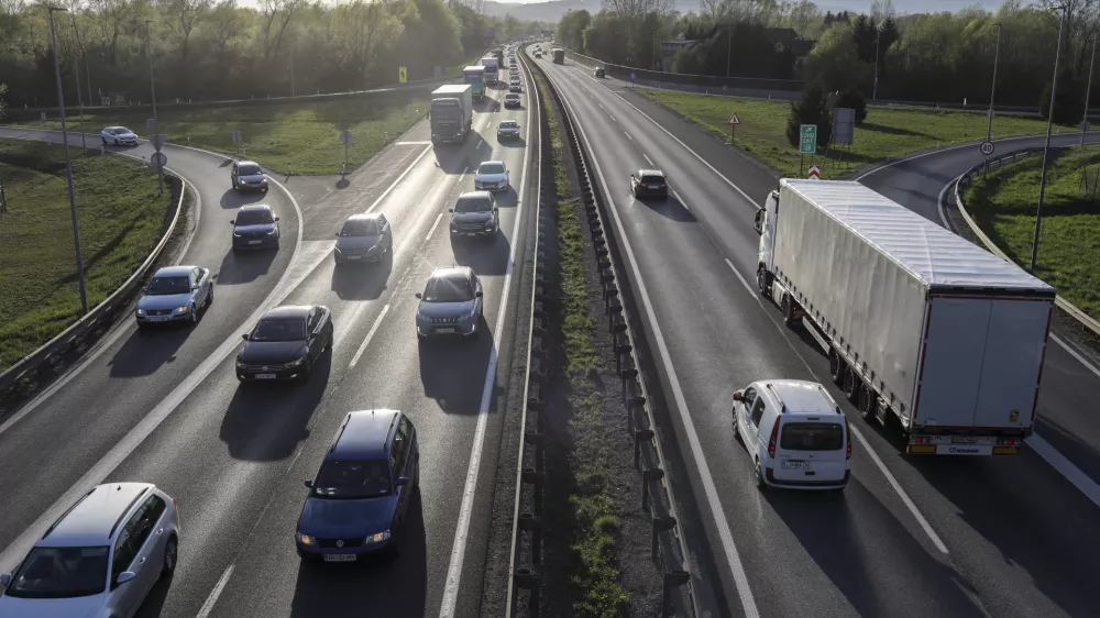 - 14.04.2022 &ndash; Ljubljanska južna obvoznica - zgo&scaron;čen promet zaradi velikonočnih praznikov /FOTO: Jaka Gasar