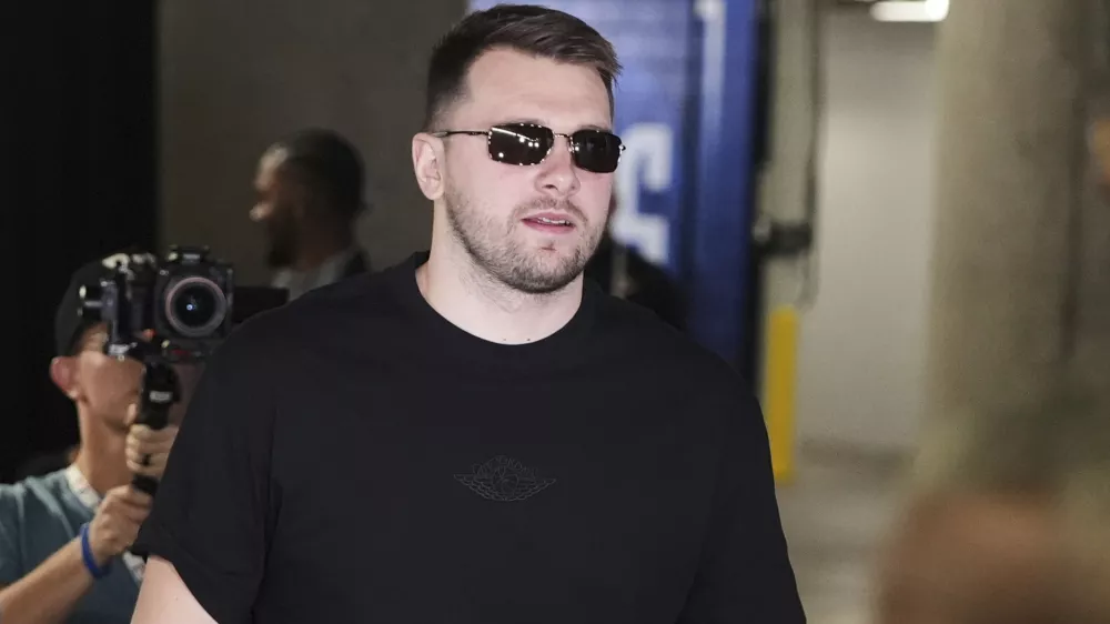 Los Angeles Lakers' Luka Doncic arrives at American Airlines Center for an NBA basketball game against the Dallas Mavericks in Dallas, Wednesday, April 9, 2025. (AP Photo/LM Otero)