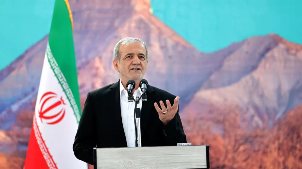 FILE PHOTO: Iranian President Masoud Pezeshkian speaks during a meeting in Ilam, Iran, June 12, 2025. Iran's Presidential website/WANA (West Asia News Agency)/Handout via REUTERS/File Photo