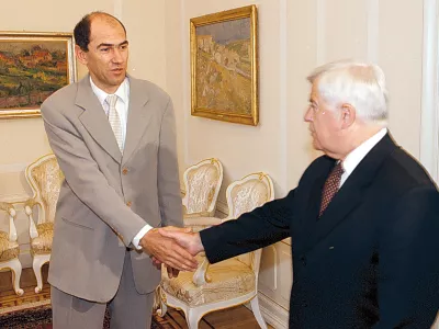 Janez Jan&scaron;a in Milan Kučan nekoč&nbsp;/ Foto: Tomaž Skale