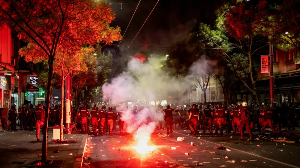 Law enforcement officers take position as a fire burns nearby during an anti-government protest demanding snap elections, in Belgrade, Serbia, June 28, 2025. REUTERS/Marko Djurica