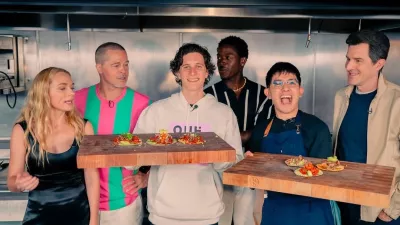 Igralec Brad Pitt se je skupaj z ekipo, ki je sodelovala pri snemanju filma F1 zabaval v družbi priznanega chefa Roberta Moralesa. Foto: IG/robegrill