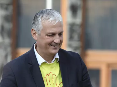 vodja koalicije Za otroke gre Ale&scaron; Primc - 11.10.2022 - izjava za medije Ale&scaron;a Primca in Metke Zevnik iz koalicije Za otroke gre! pred predajo podpisov pobude za razpis naknadnega zakonodajnega družinskega referenduma za za&scaron;čito otrok in družin o spremembah družinskega zakonika v DZ //FOTO: Luka Cjuha