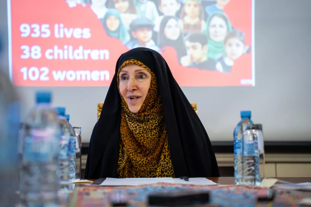 Ljubljana, iransko veleposlanistvo.Srecanje iranske veleposlanice v Sloveniji Marzije Afkam z mediji, na katerem je spregovorila o vojni med Izraelom in Iranom.